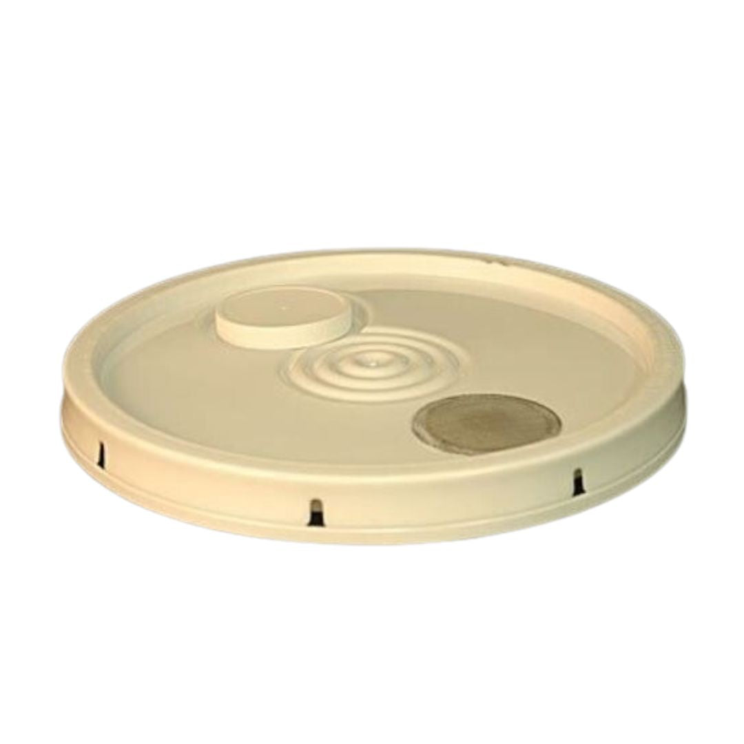 A white plastic feeder lid with a stainless steel mesh disc and rubber gasket seal.